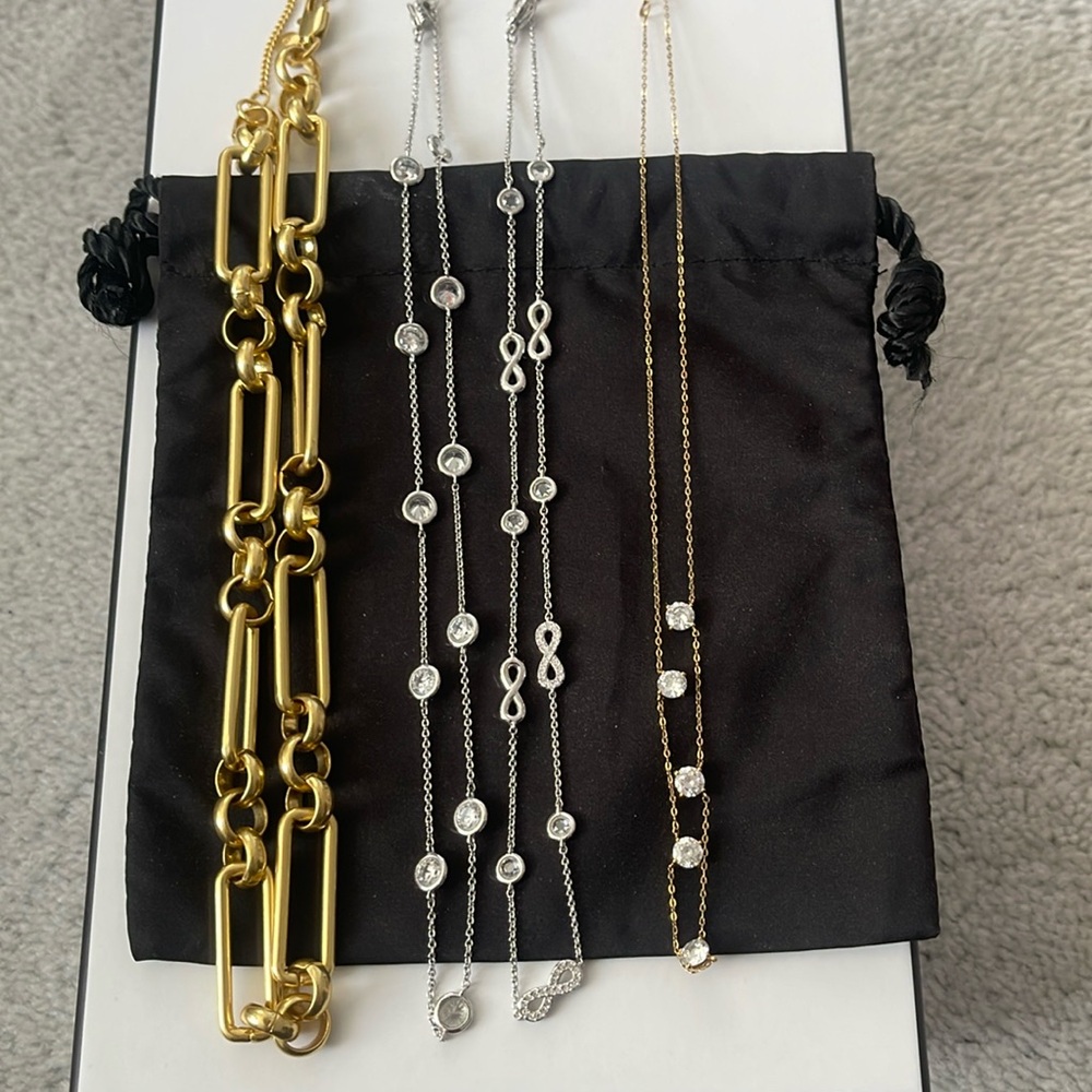 Necklace Bundle 4 Assorted Necklaces